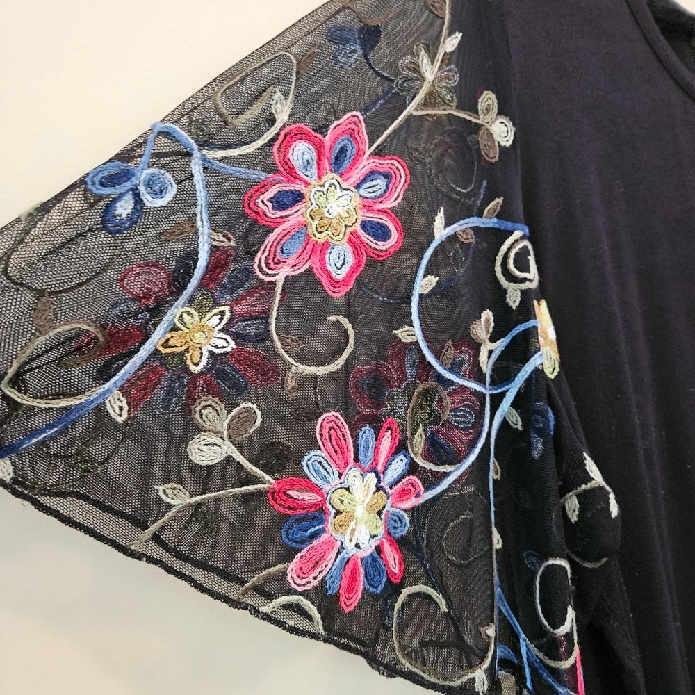 Kim & Cami Top Womens Sz 3X Black Whimsical Embroidered Floral Flutter Sleeves - Picture 3 of 15